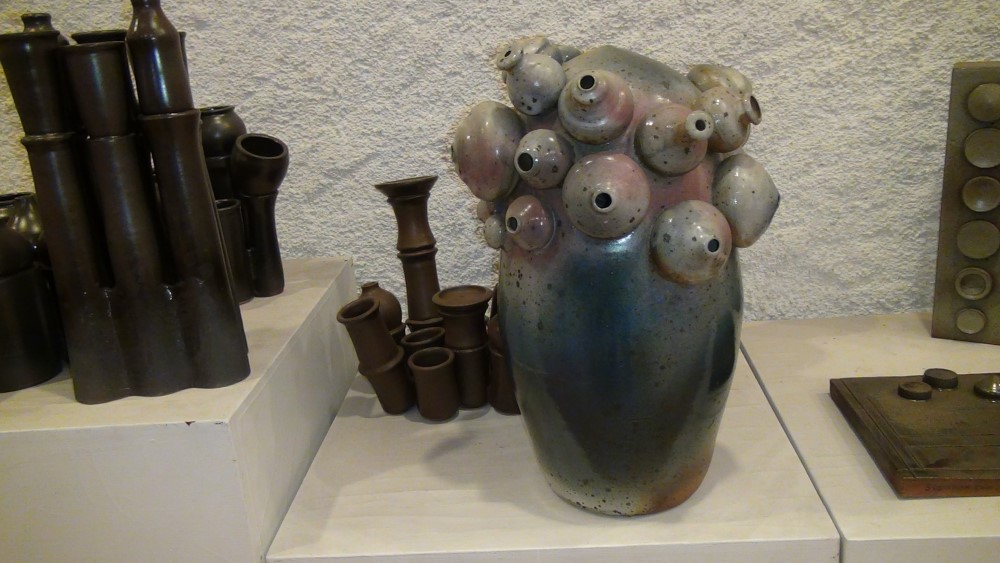 Una peca amb incrustacions, i altres de forma allargada